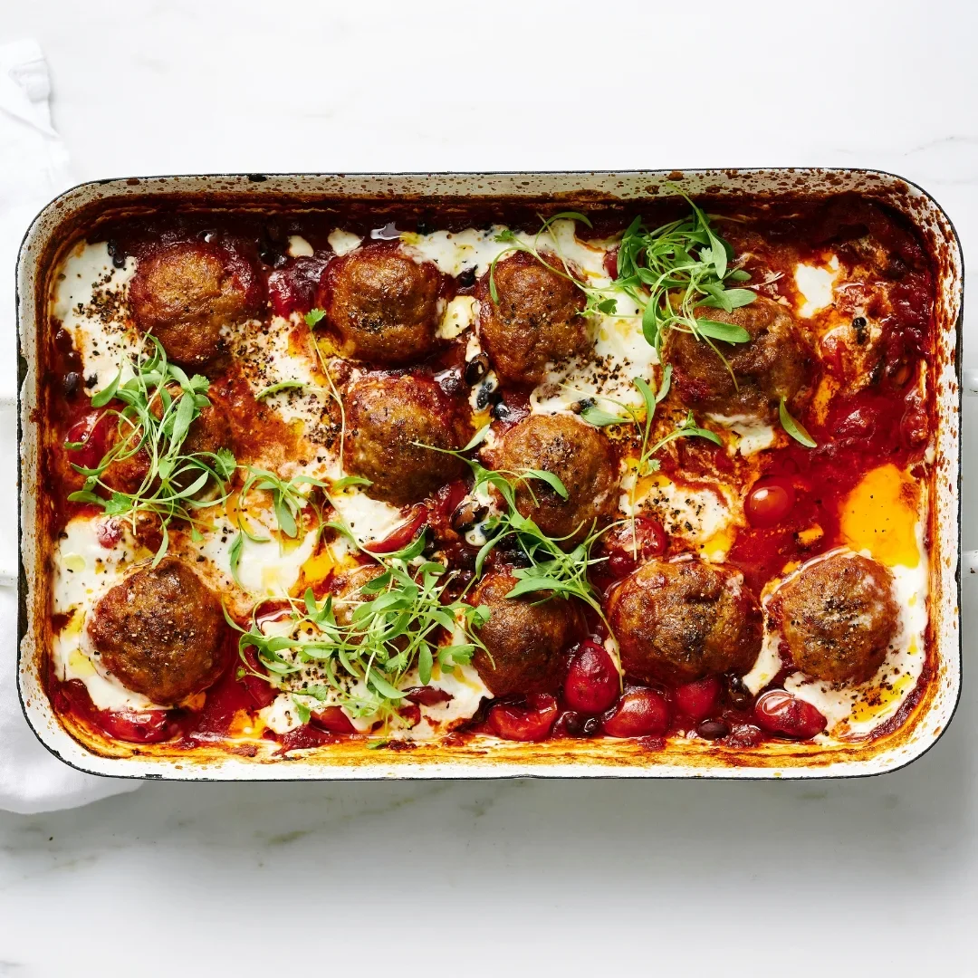 Albóndigas picantes al horno con judías negras y chipotle
