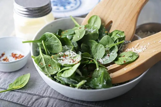 Ensalada de espinacas y pimiento rojo