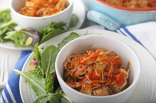 Pollo desmenuzado a la barbacoa cetogénico y sencillo