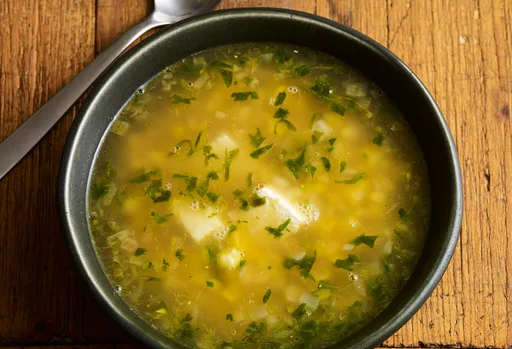 Sopa de maíz con queso