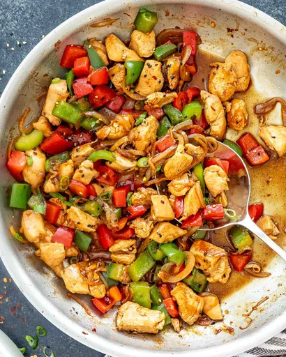 Salteño de pollo con pimientos