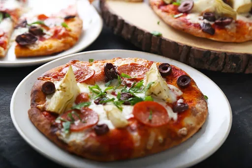 Pizza baja en carbohidratos de masa fina