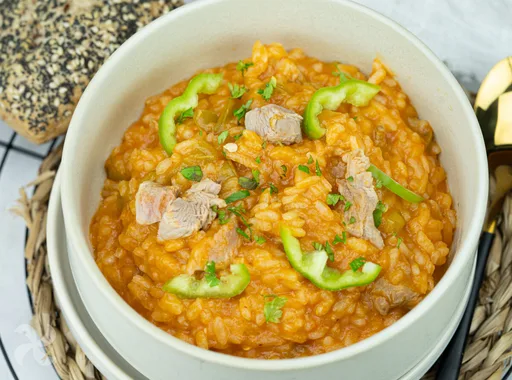 Arroz caldoso con tomate y pavo