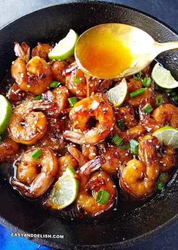 Receta de sartén de gambas a la mantequilla, miel y ajo
