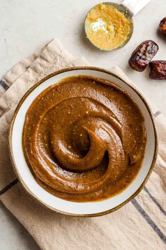Salsa de caramelo de dátiles salada