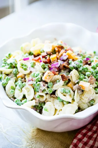 Ensalada de pasta fácil con guisantes al estilo sureño