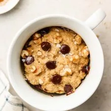 Pastel de taza de pan de plátano