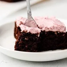 Tarta de chocolate y sésamo negro