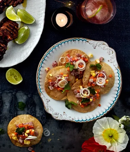Ceviche de atún con jengibre, chile y maíz