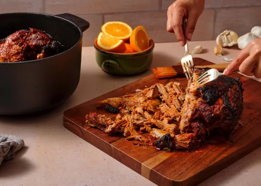 Asado de cerdo al adobo de naranja y piloncillo