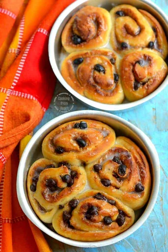 Eggless Sourdough Chocolate Cinnamon Buns