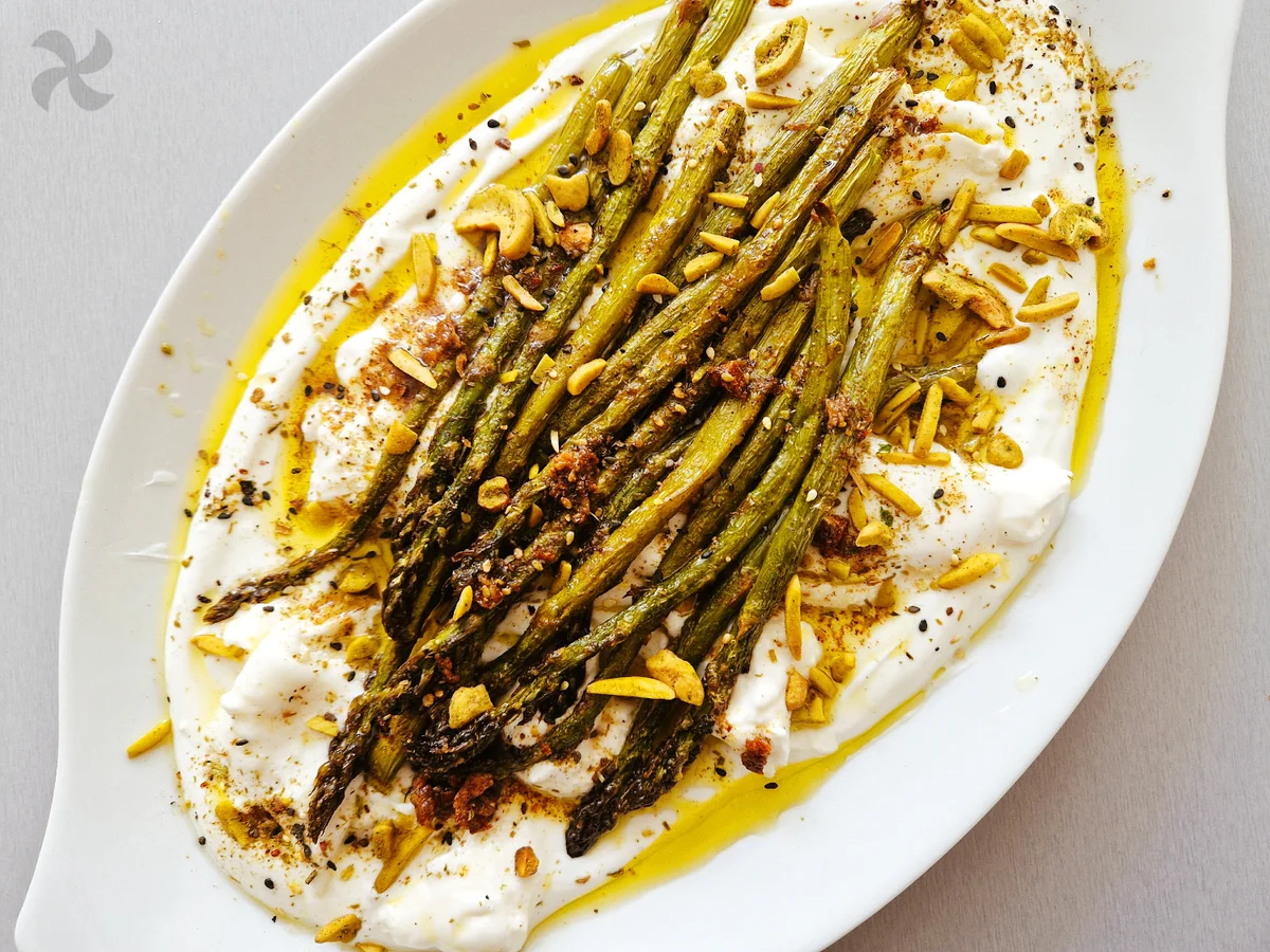 Espárragos asados con burrata