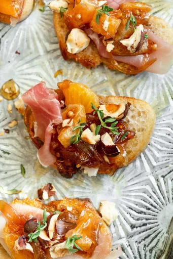 Crostini de mandarina y jamón serrano