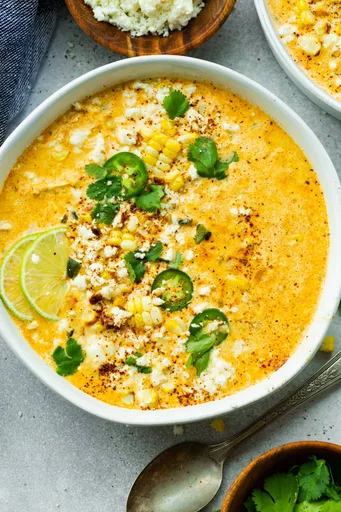 Sopa de maíz callejero mexicano