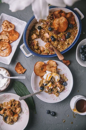Apple Oats Crumble and Apple Chips