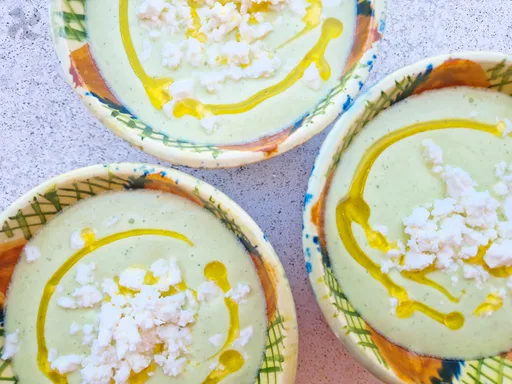 Gazpacho de pepino y queso feta