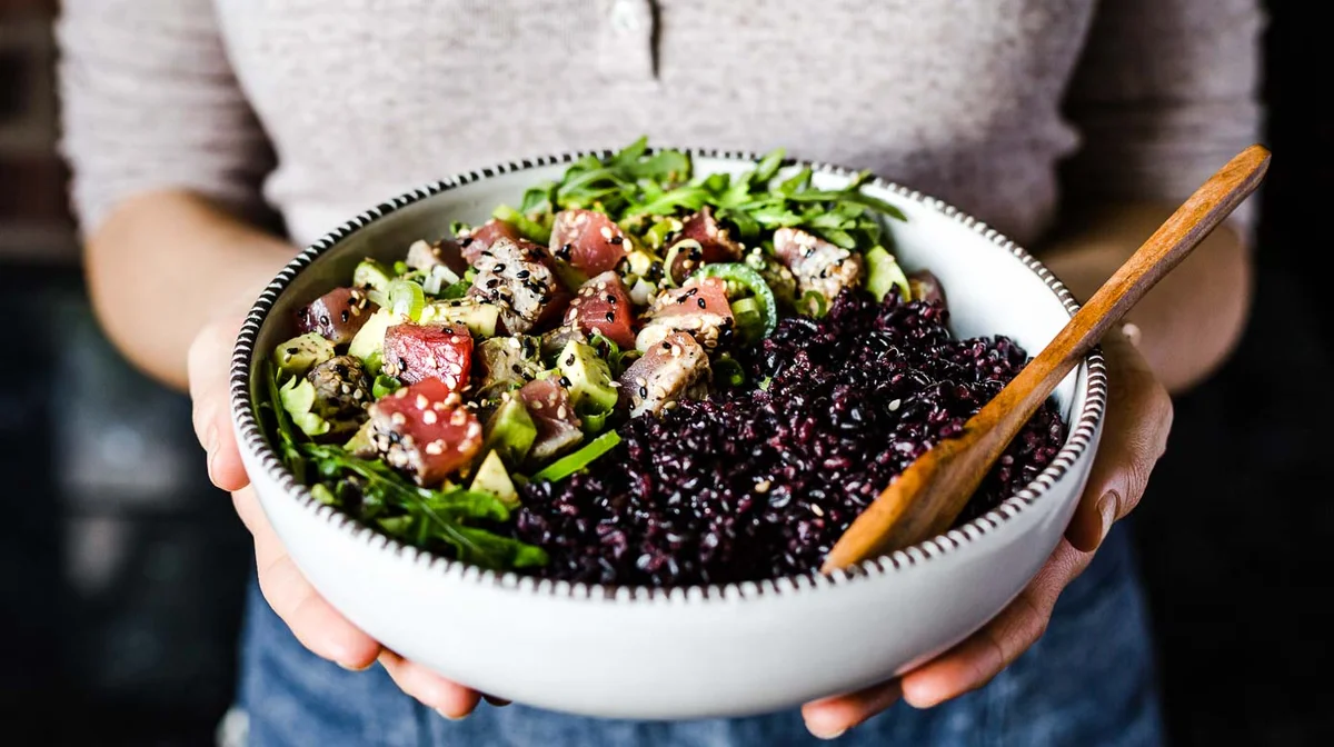 Sesame Crusted Seared Tuna Salad Bowl