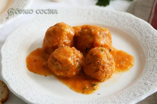 Albóndigas de pollo en salsa