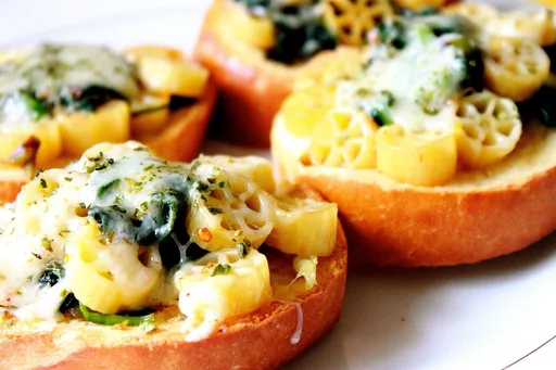 Bruschetta con cobertura de pasta de espinacas