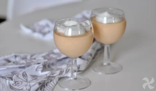 Milkshake con fresas, mango y yogur