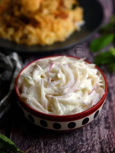 Onion Raita | Vengaya Thayir Pachadi