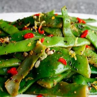 Roman Green Beans With Peppery Oil & Garlic