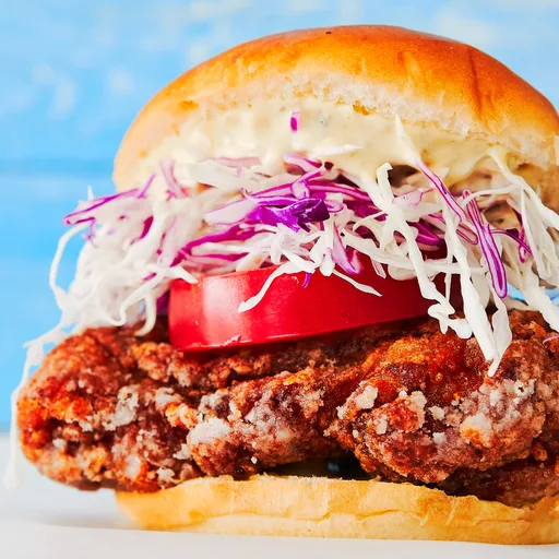 Sándwich de pollo frito japonés
