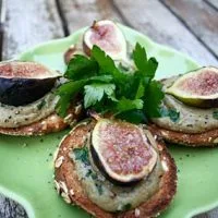 Bruschetta Toscana de Hígado con Higos Caramelizados