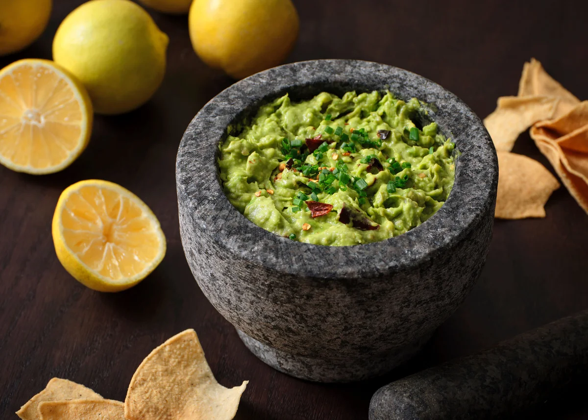Sweet Lime and Chile de Árbol Guacamole