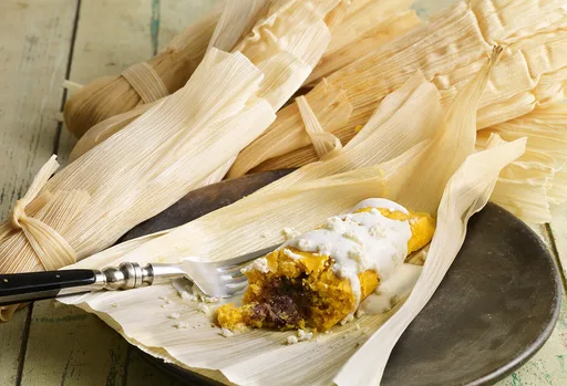 Tamales de boniato y alubias negras