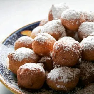 Buñuelos dulces de requesón