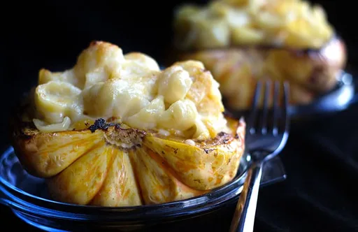 Calabaza asada rellena de pasta con queso