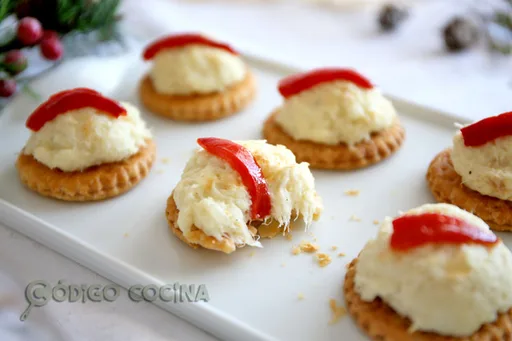 Canapés de brandada de bacalao sobre hojaldre