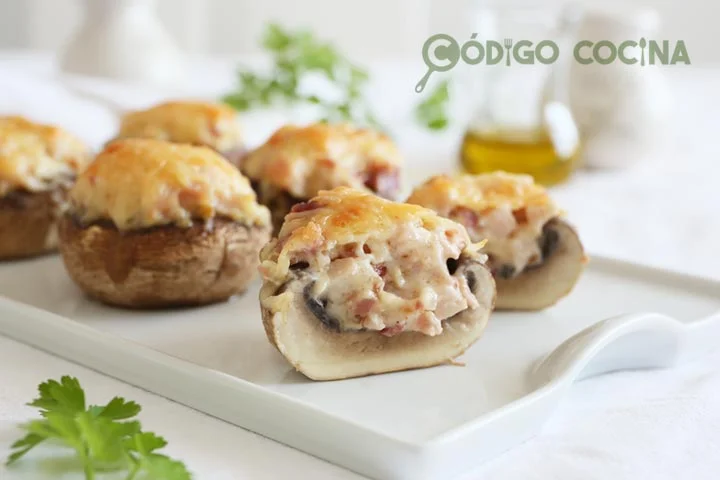 Champiñones rellenos de pavo y bacon