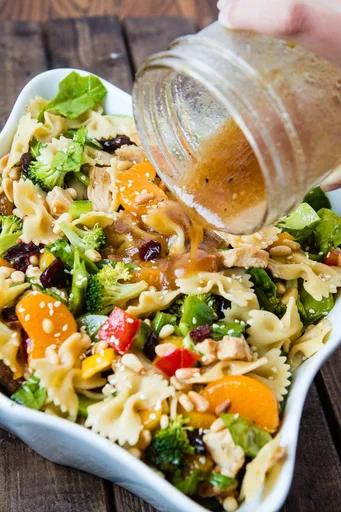 Ensalada de pasta con pollo teriyaki