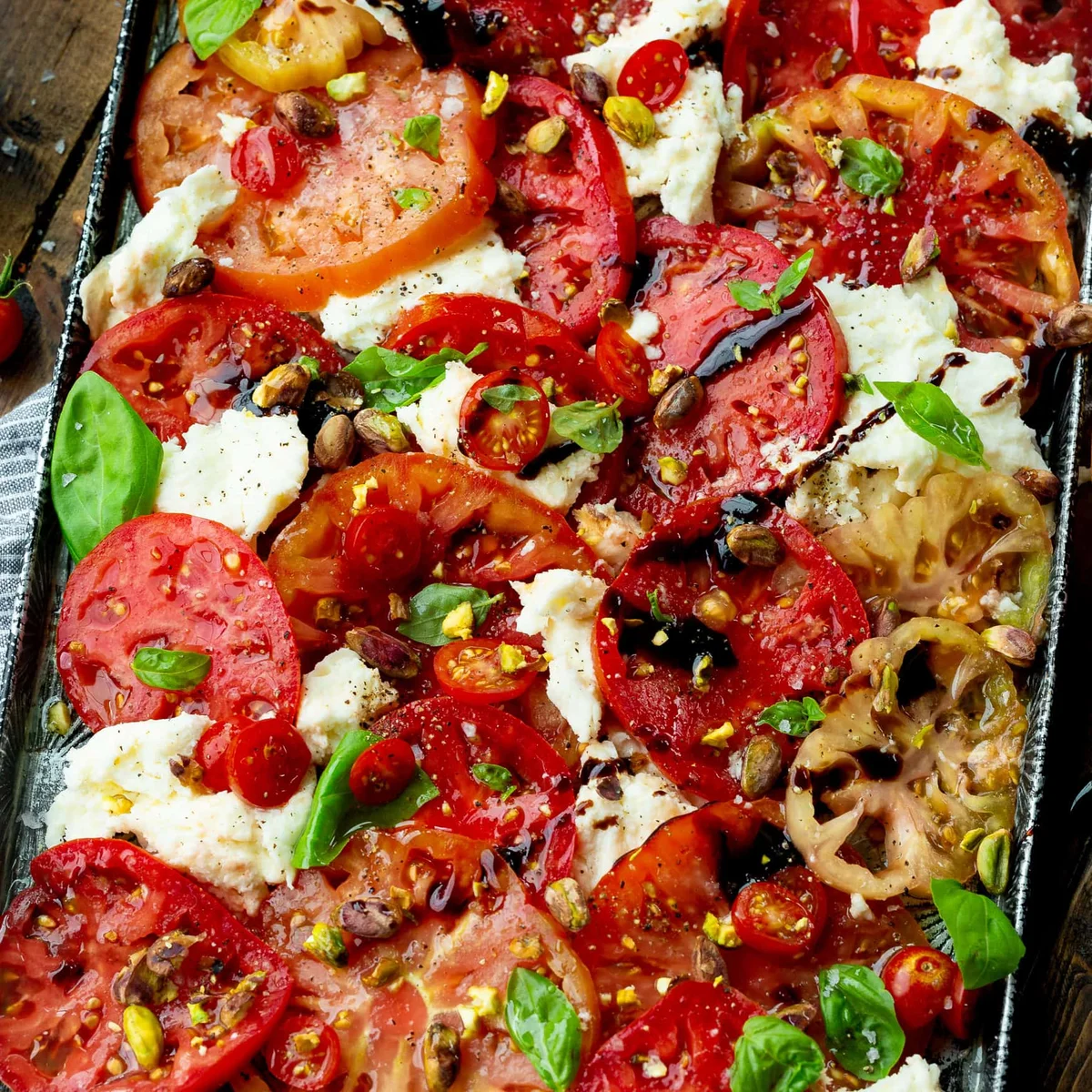 La mejor ensalada Caprese con pistachos