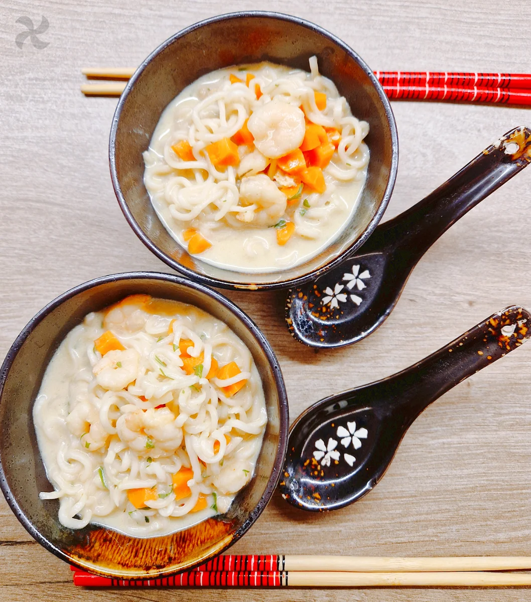 Sopa de noodles, gambas y curry