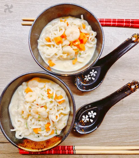 Sopa de noodles, gambas y curry