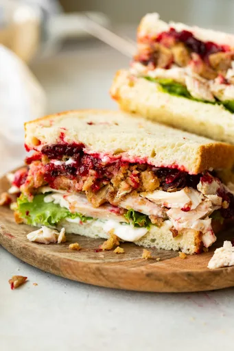 Sándwich definitivo de restos de pavo