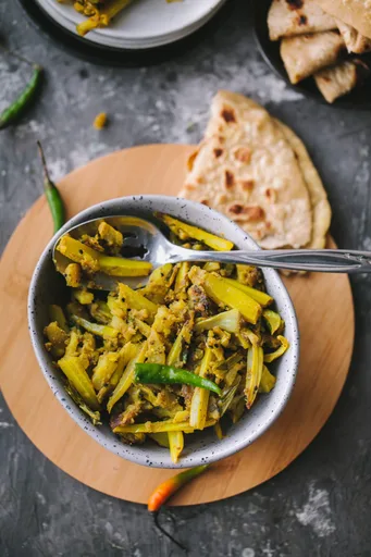 Fulkopi’r Data Bhaja - Cauliflower Stalk Stir fried