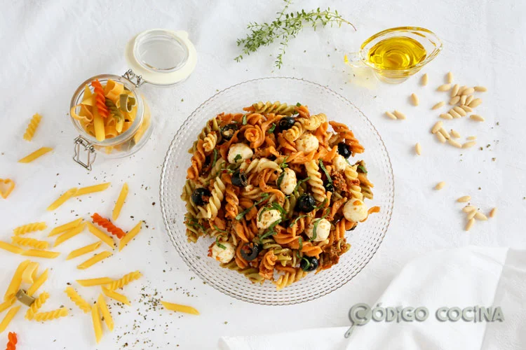 Ensalada de pasta con pesto rojo: receta fácil y rápida