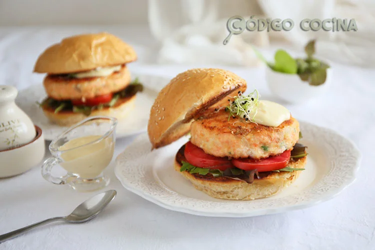 Hamburguesas de salmón con mahonesa de mostaza