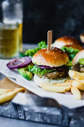 Hamburguesa de pollo con especias indias