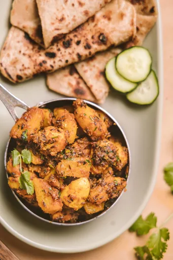 Jeera Aloo (patatas fritas con semillas de comino)