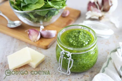 Pesto de espinacas y almendras, receta muy sabrosa