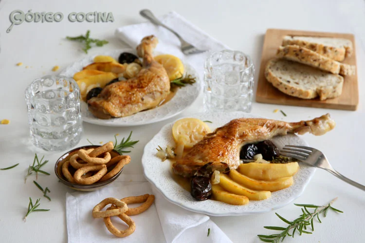 Pollo al horno con manzanas y ciruelas