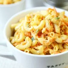 Ensalada de macarrones hawaiana
