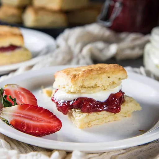 The Best Classic Cream Scones