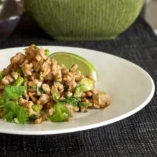 Pollo picado al estilo tailandés