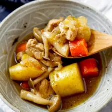 Tori Nikujaga (Estofado japonés de pollo y patata)